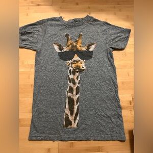 Altru Women's Giraffe w/Sunglasses Gray T-Shirt Size Small Excellent Condition